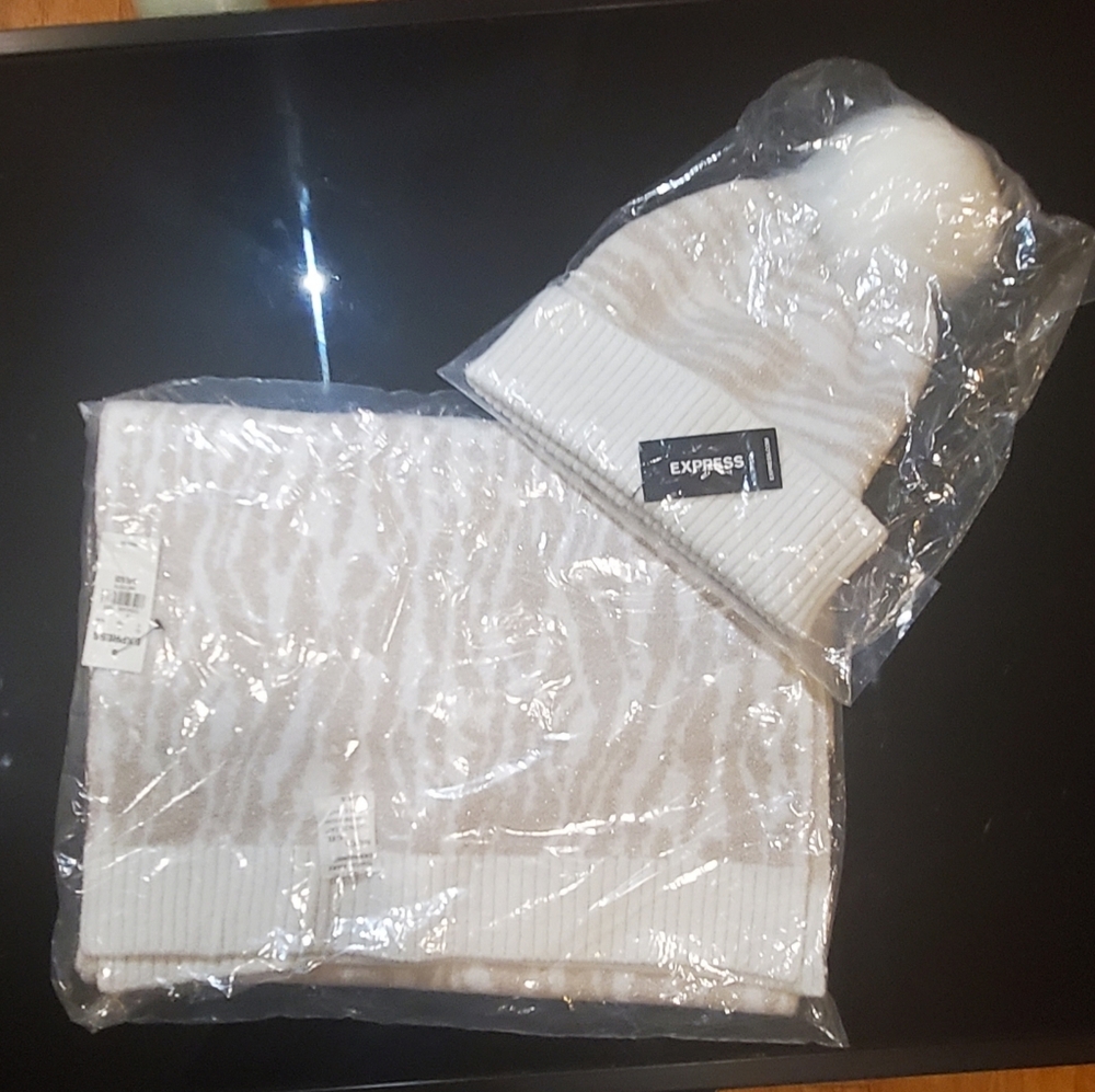 Hat and scarf set
